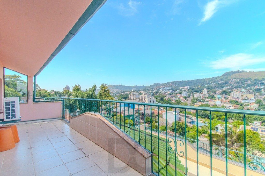 Linda casa de 04 dormitórios com vista livre no Bairro Teresópolis — foto 72