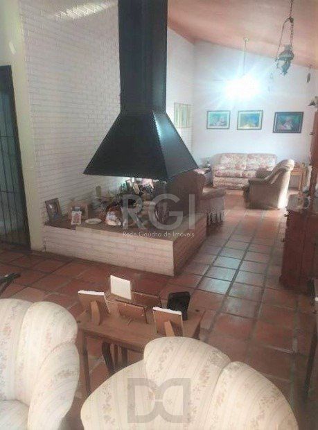 Casa com 03 dormitórios, churrasqueira, pátio com piscina e 5 vagas de garagem no bairro Menino Deus — foto 7