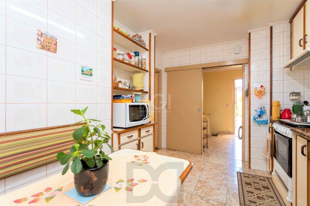 Casa para Venda - 228m², 4 dormitórios, sendo 1 suites, 5 vagas - Teresópolis — foto 14