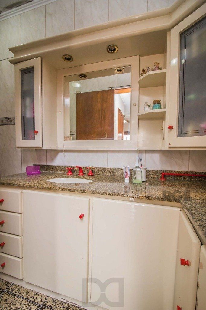 Casa de 329m² - 4 dormitórios, 1 suíte, 6 vagas no bairro Vila Jardim — foto 16