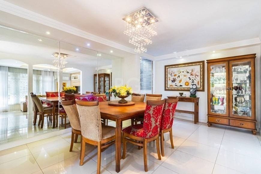 Excelente casa de 264m² com 4 dormitórios no bairro Menino Deus — foto 13