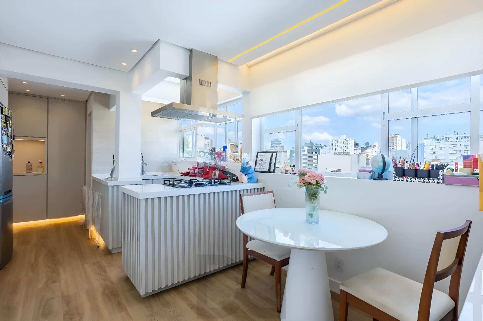 Apartamento de 3 dormitorios, à venda em Petrópolis, Porto Alegre. — foto 1