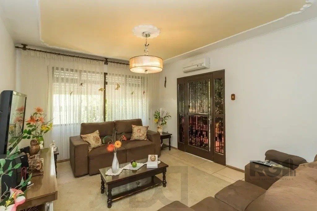 Casa de 3 dormitórios no bairro Jardim Carvalho — foto 1