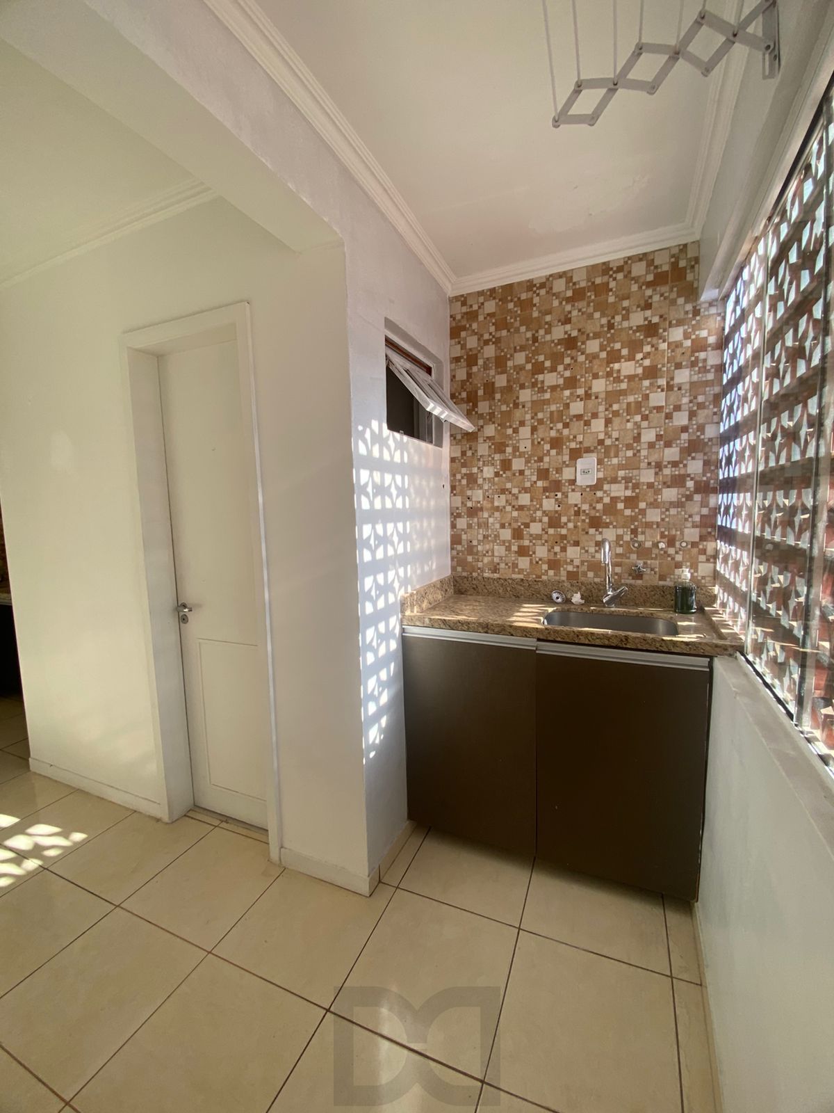 Apartamento 2 Dormitórios com Garagem Coberta à Venda no Bairro Teresópolis – Amplo, Arejado e de Frente, 67m2 — foto 8