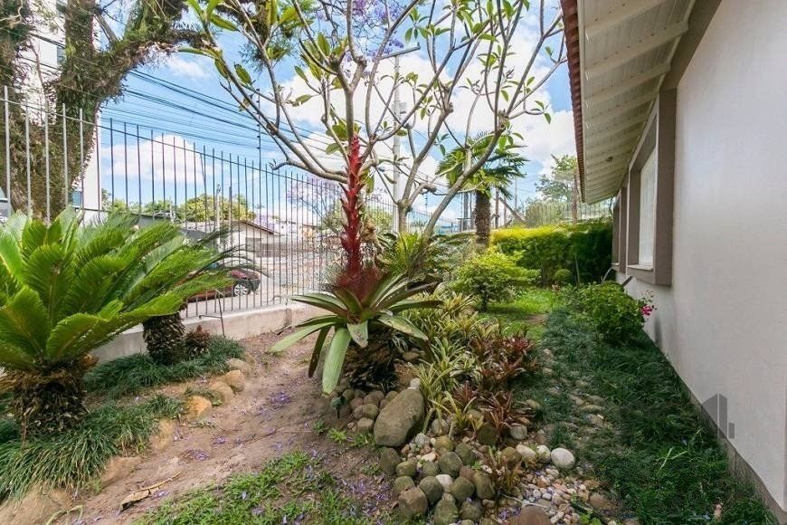 Casa de 380m² - 4 dormitórios, 2 suítes, 4 vagas no bairro Bom Jesus — foto 31