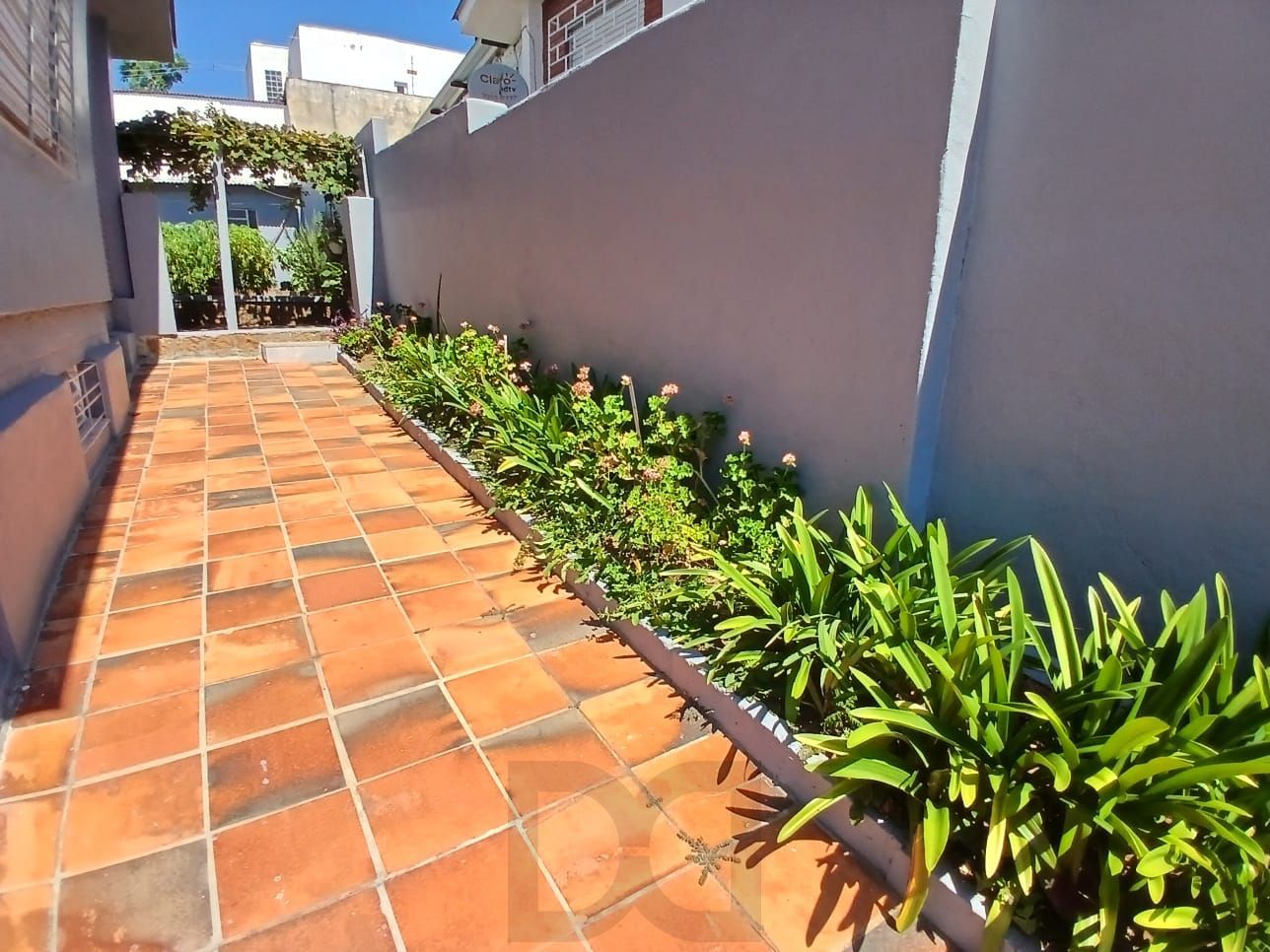 Casa com 03 dormitorios e amplo jardim no bairro Santa Tereza /RS — foto 3