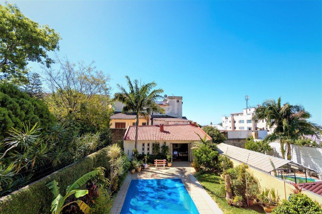 Casa para Venda - 228m², 4 dormitórios, sendo 1 suites, 5 vagas - Teresópolis — foto 23