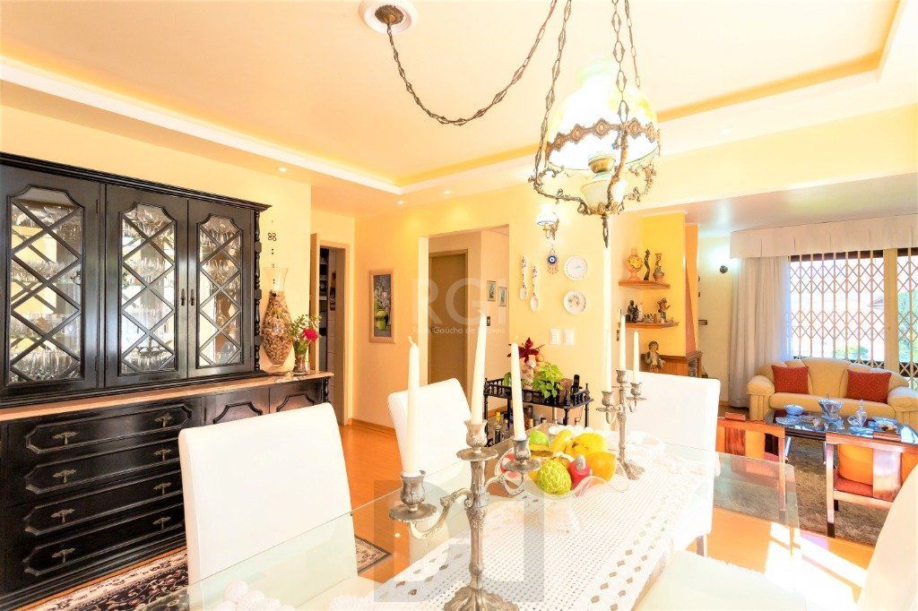 Casa para Venda - 228m², 4 dormitórios, sendo 1 suites, 5 vagas - Teresópolis — foto 7