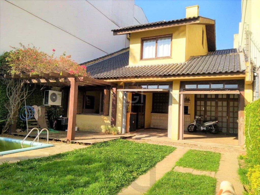 Casa para Venda - 219m², 3 dormitórios, sendo 1 suites, 4 vagas - Menino Deus — foto 1