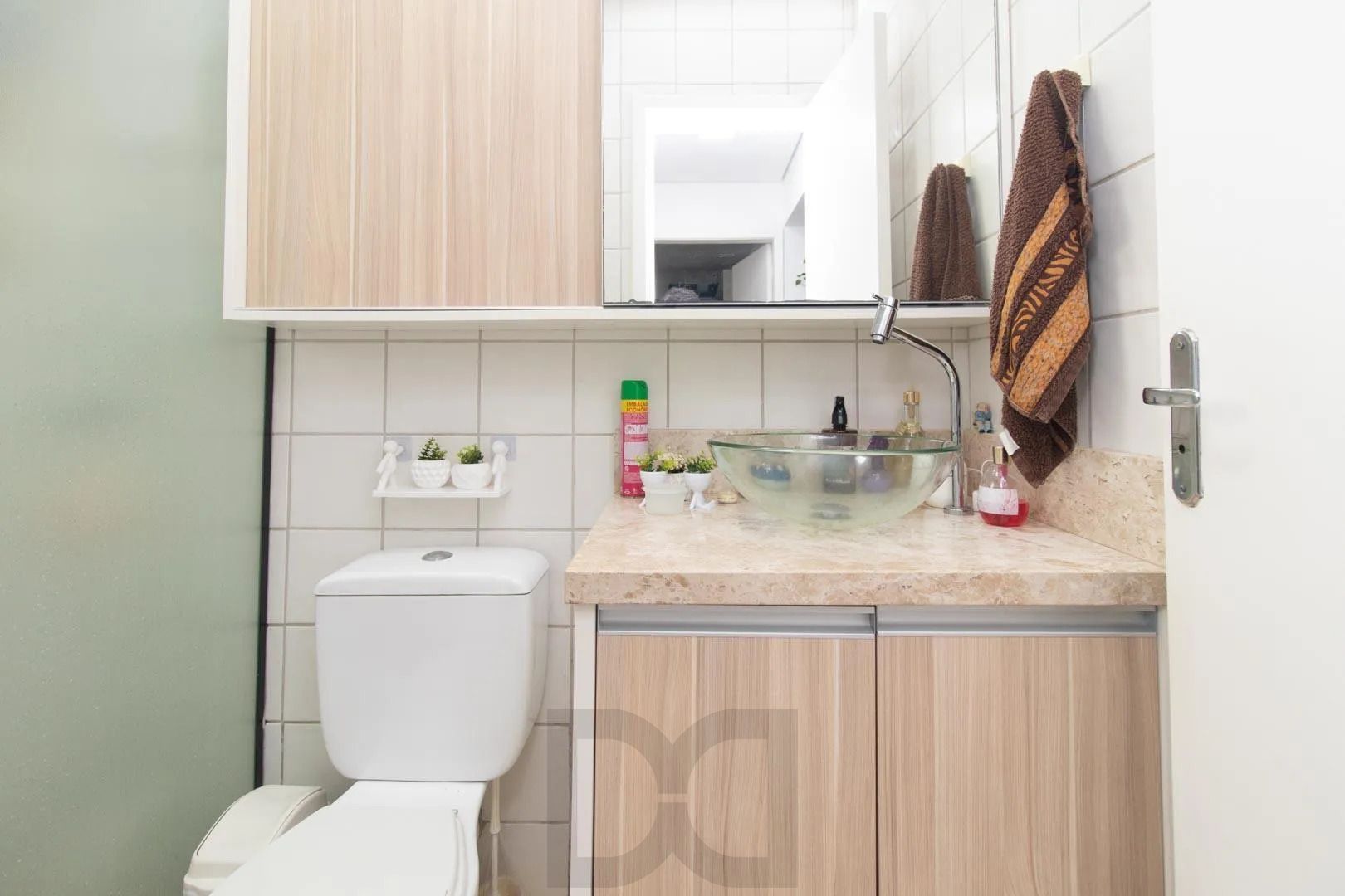 Apartamento de 2 dormitórios com 1 vaga de garagem. Prédio com elevador. Bairro Cristal — foto 14