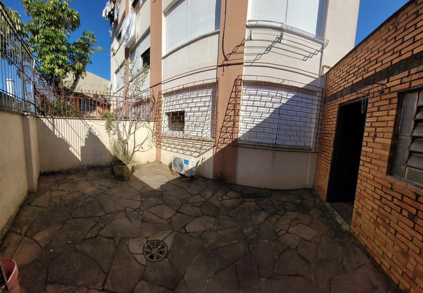 Aparatamento Garden, térreo, 2 dormitórios com 2 vagas no Bairro São João. — foto 10