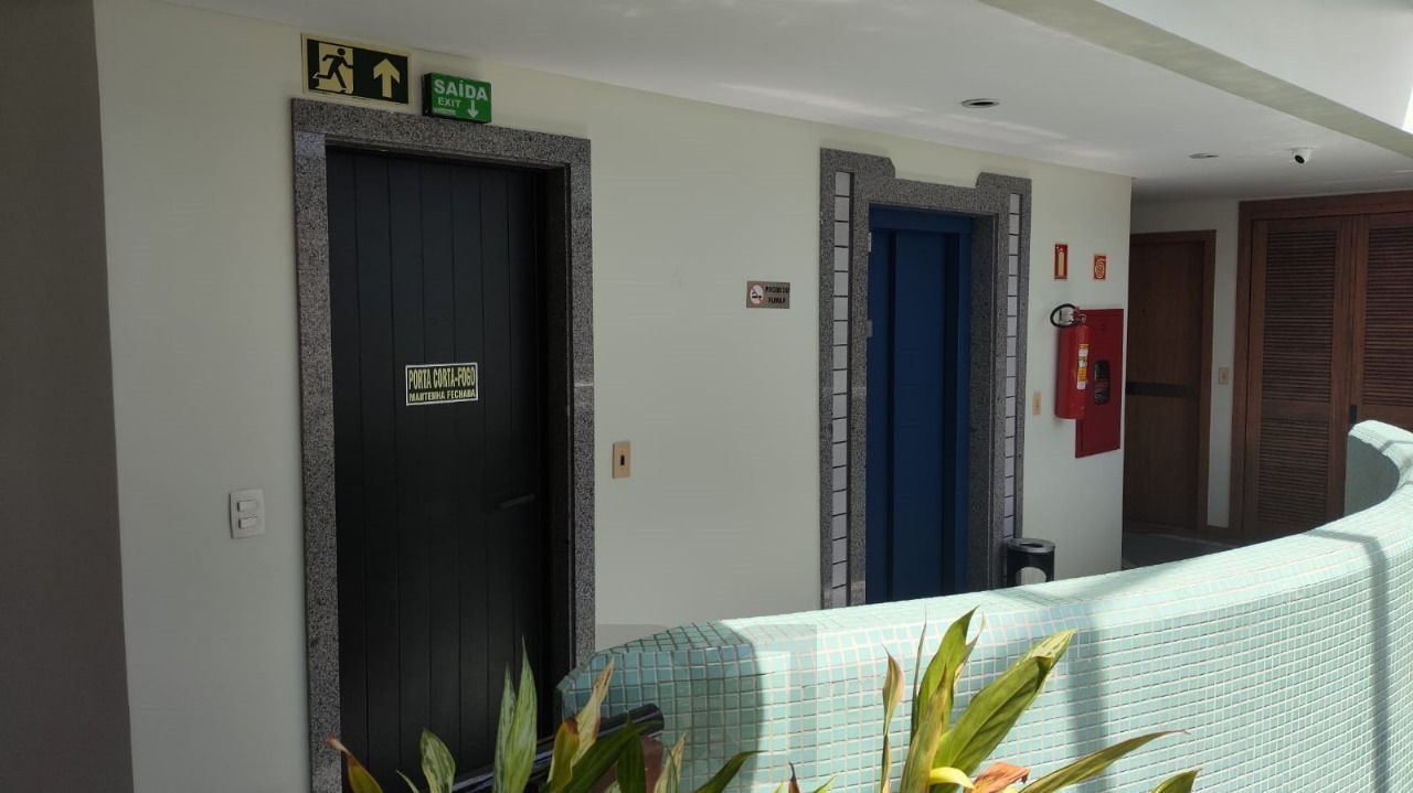 Sala Comercial com vaga coberta no Bairro Menino Deus Porto Alegre — foto 8