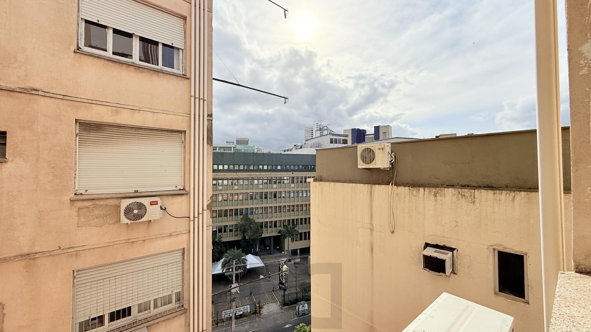 Apartamento de 2 dormitorios á venda no Bairro Centro Histórico. — foto 9