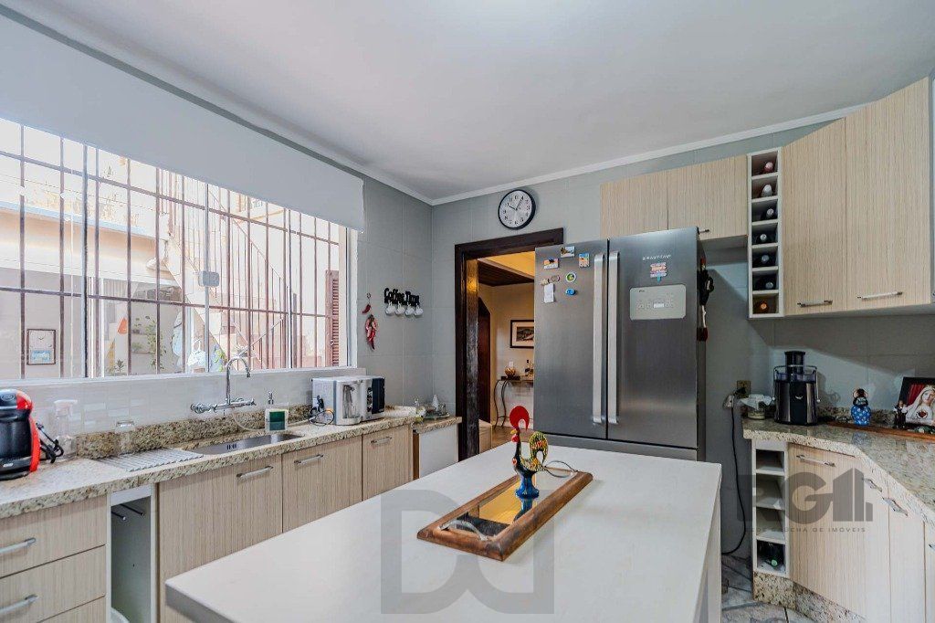 Casa com 234m², 3 dormitórios, 3 vagas no bairro Partenon — foto 31