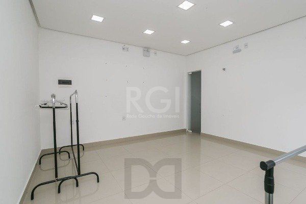 Prédio comercial no Bairro Partenon — foto 22
