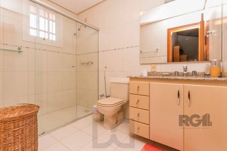 Casa de 380m² - 4 dormitórios, 2 suítes, 4 vagas no bairro Bom Jesus — foto 19