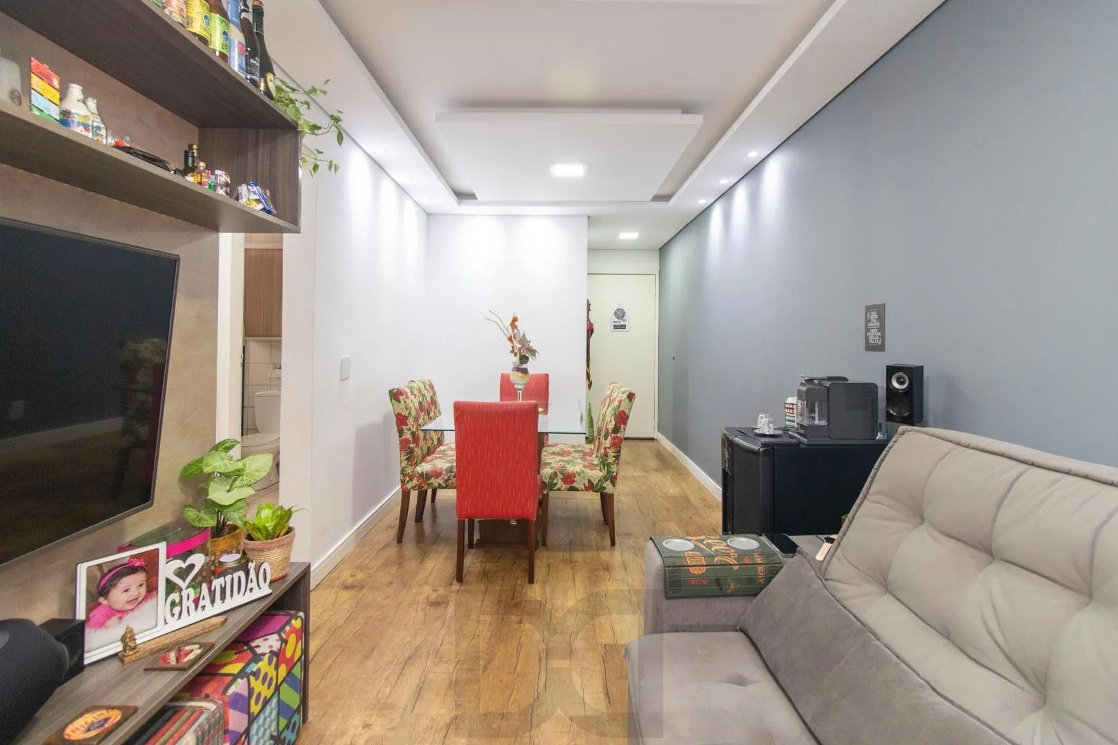 Apartamento de 2 dormitórios com 1 vaga de garagem. Prédio com elevador. Bairro Cristal — foto 4