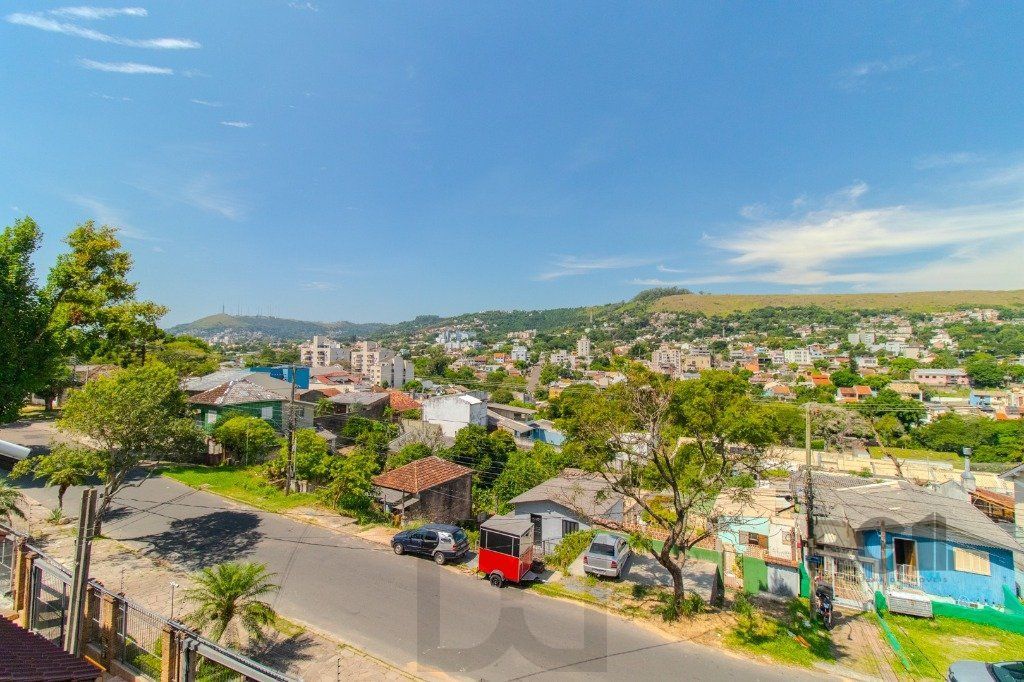 Linda casa de 04 dormitórios com vista livre no Bairro Teresópolis — foto 50