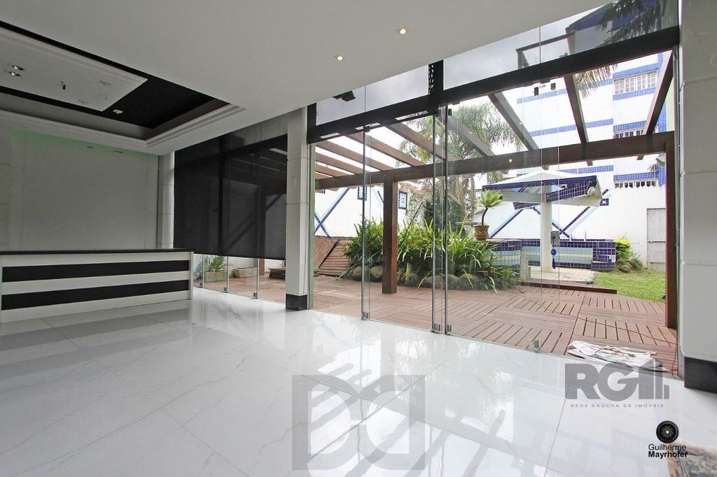 Casa com 5 suítes, 7 banheiros, 4 vagas no bairro Partenon — foto 47