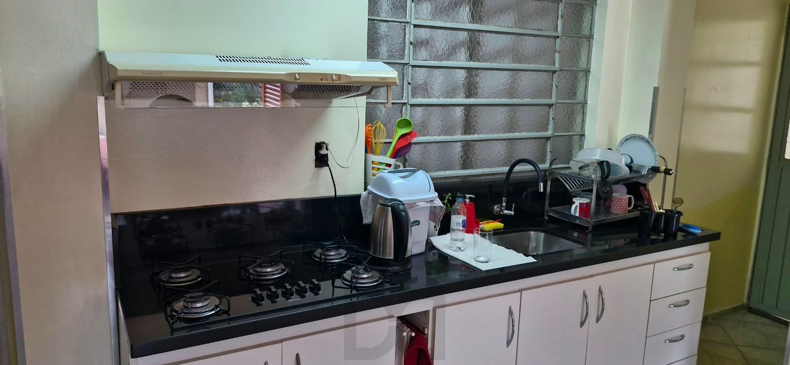 2 Casas no mesmo terreno, 2 dormitórios cada, 2 garagem, ensolarada, rua calma e arborizada — foto 11