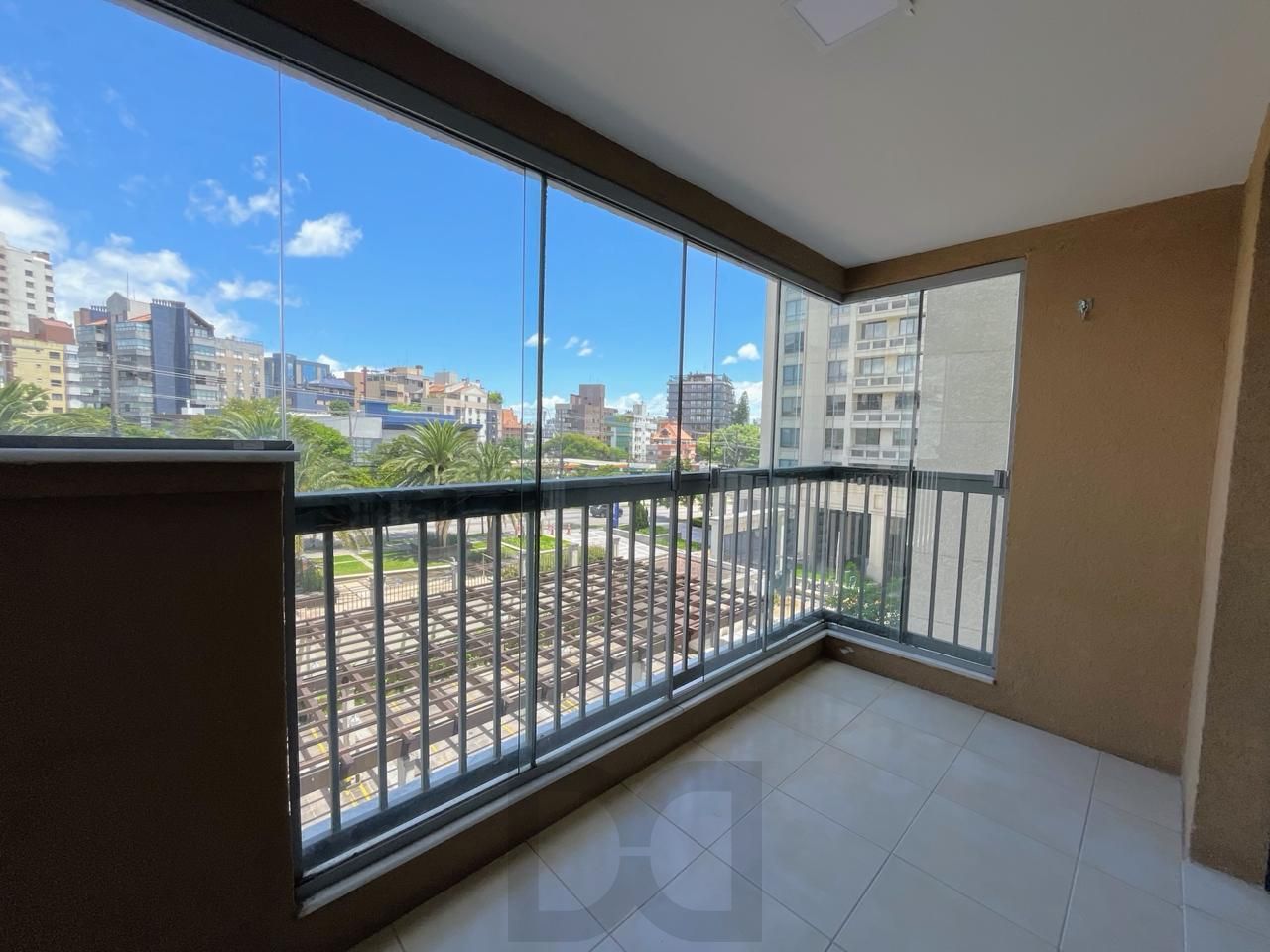 Apartamento de 1 Dormitório á Venda em Três Figueiras - Porto Alegre/RS — foto 1