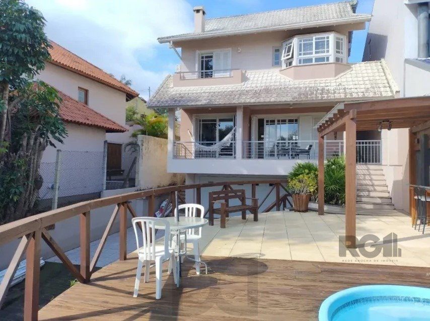 Casa de 307m² - 3 dormitórios, piscina, 4 vagas no bairro Espírito Santo — foto 1