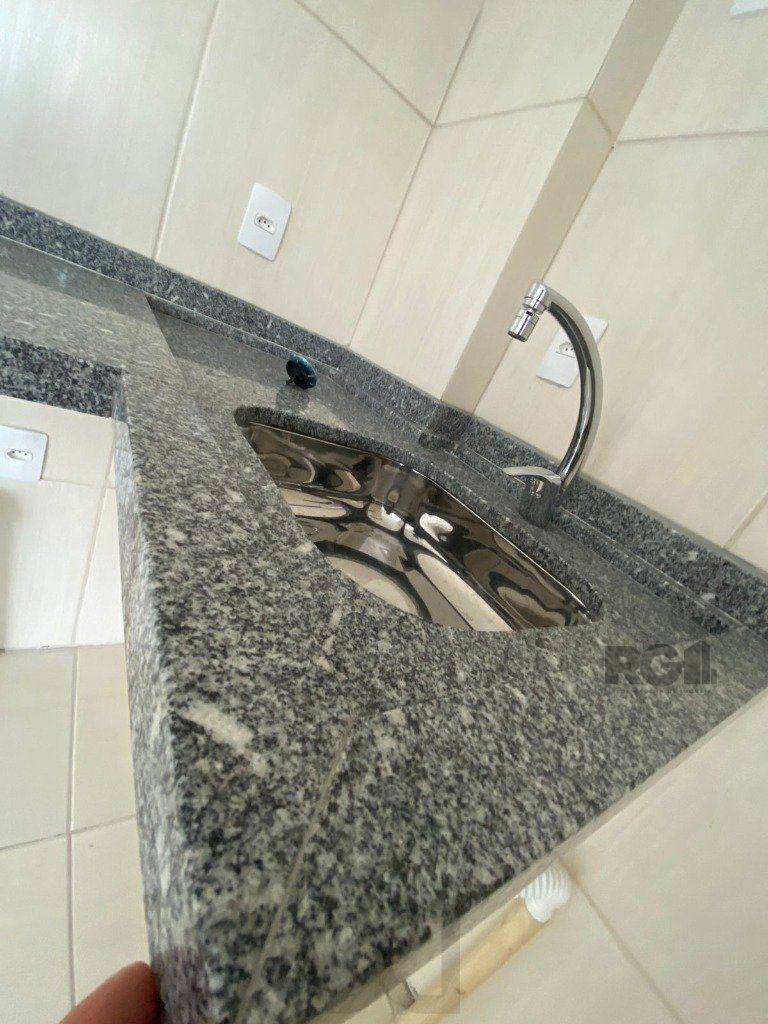 Apartamento novo, 2 dormitórios elevador e garagem — foto 8