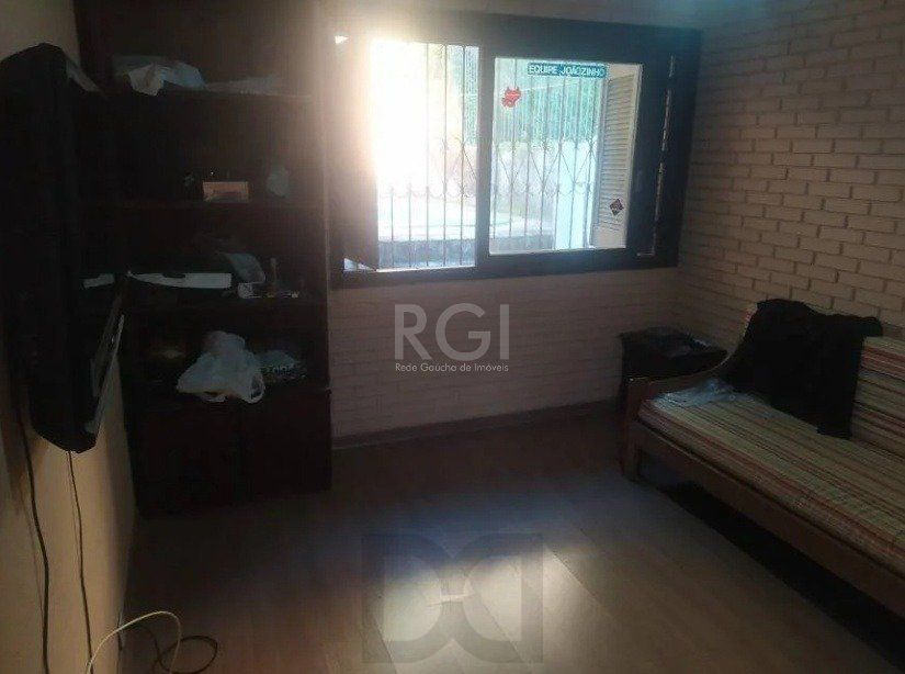Casa com 03 dormitórios, churrasqueira, pátio com piscina e 5 vagas de garagem no bairro Menino Deus — foto 17