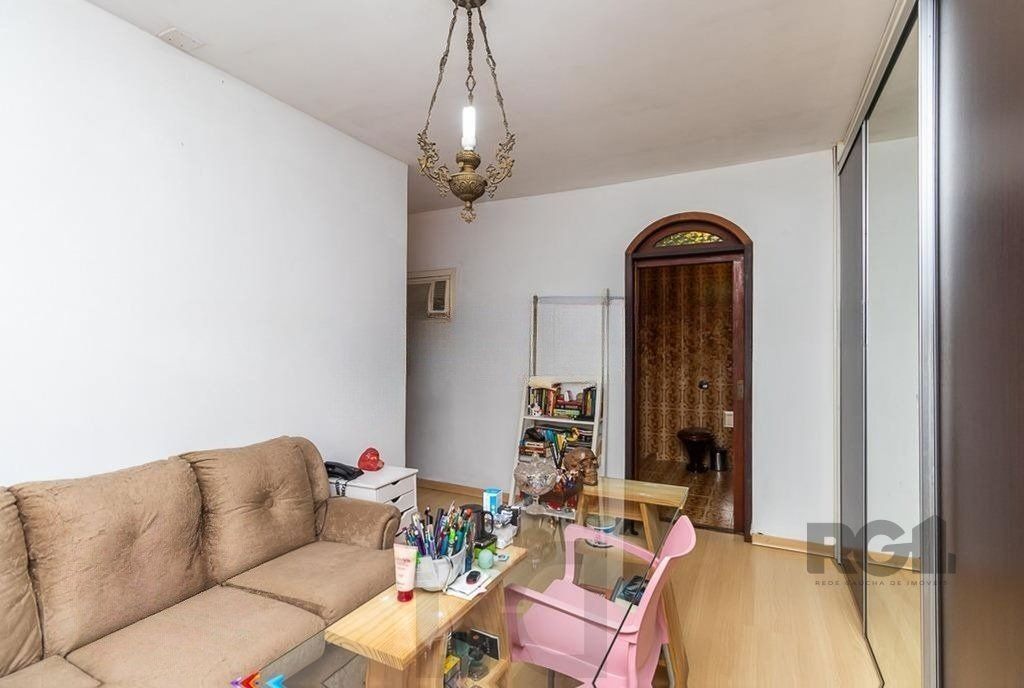 Casa de 245m² com 5 dormitórios no bairro Sarandi — foto 8