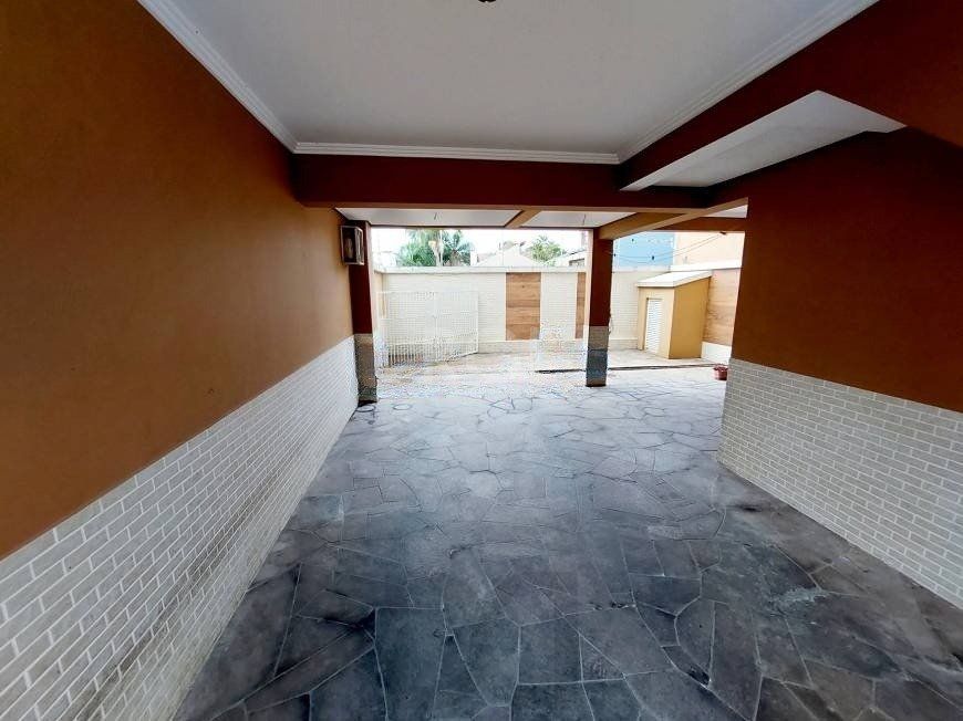 Casa com 03 dormitórios, 01 suíte, pátio com churrasqueira e 03 vagas de garagem no bairro Tristeza — foto 20
