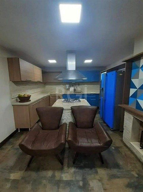 Casa com 233m², 2 dormitórios sendo 1 suíte, living com lareira, espaço gourmet com churrasqueira, pátio e 2 vagas de garagem no bairro Sarandi — foto 7