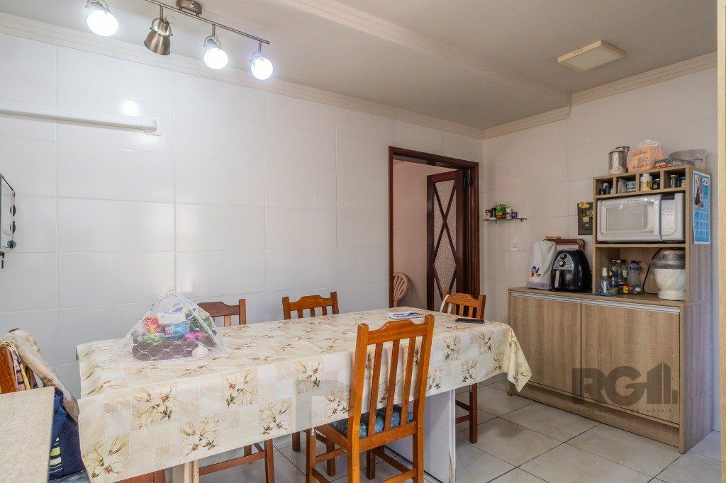 Casa com 4 dormitórios no bairro Gloria — foto 7