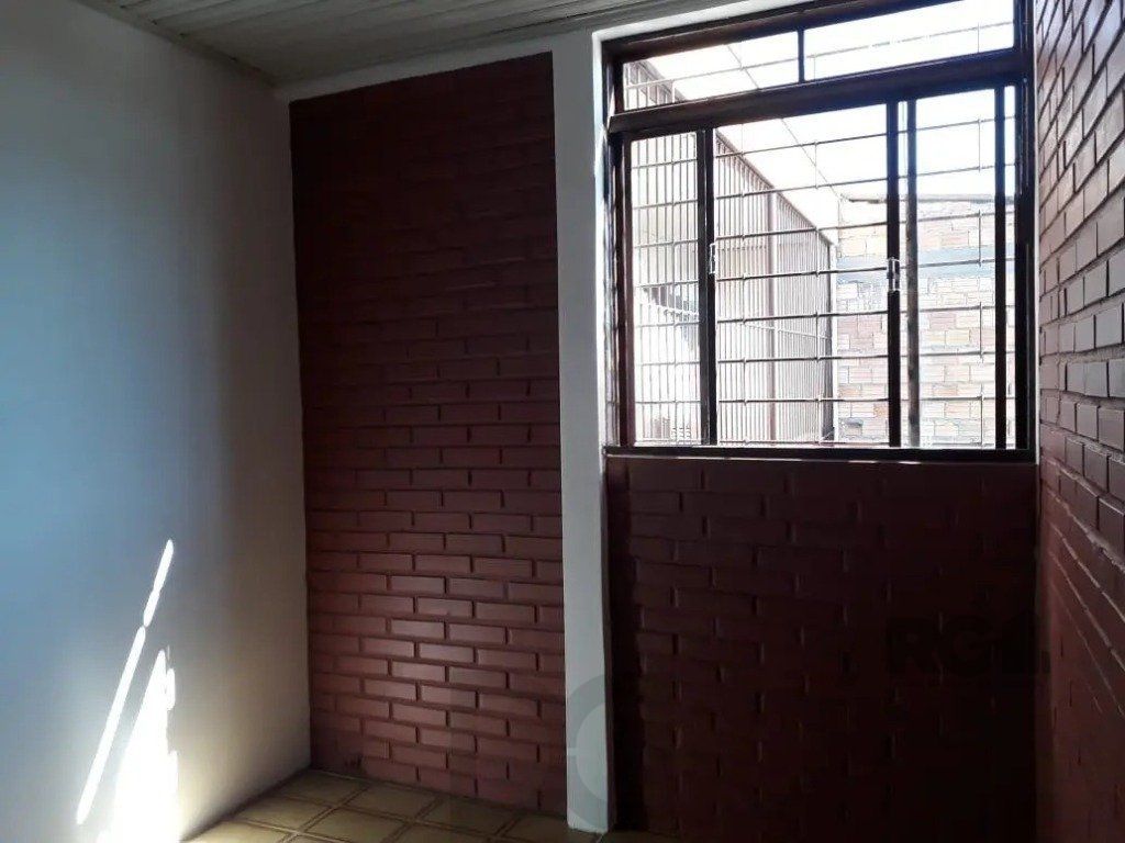 Casa com 5 dormitórios no bairro Passo das Pedras - Porto Alegre — foto 3