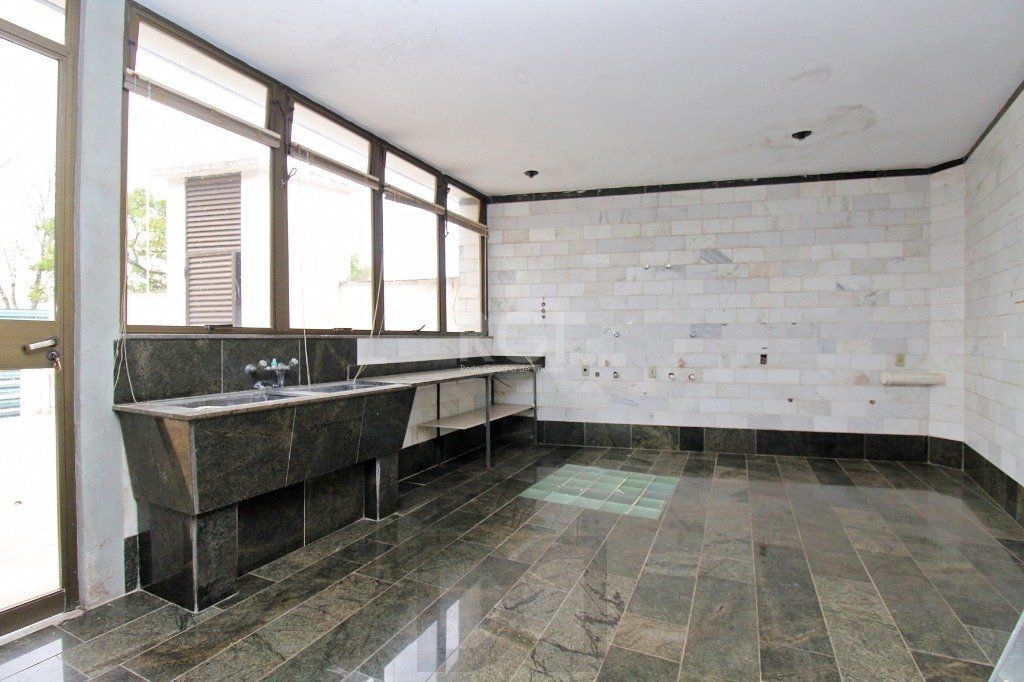 Casa para Venda - 840m², 7 dormitórios, sendo 3 suites, 8 vagas - Medianeira — foto 17