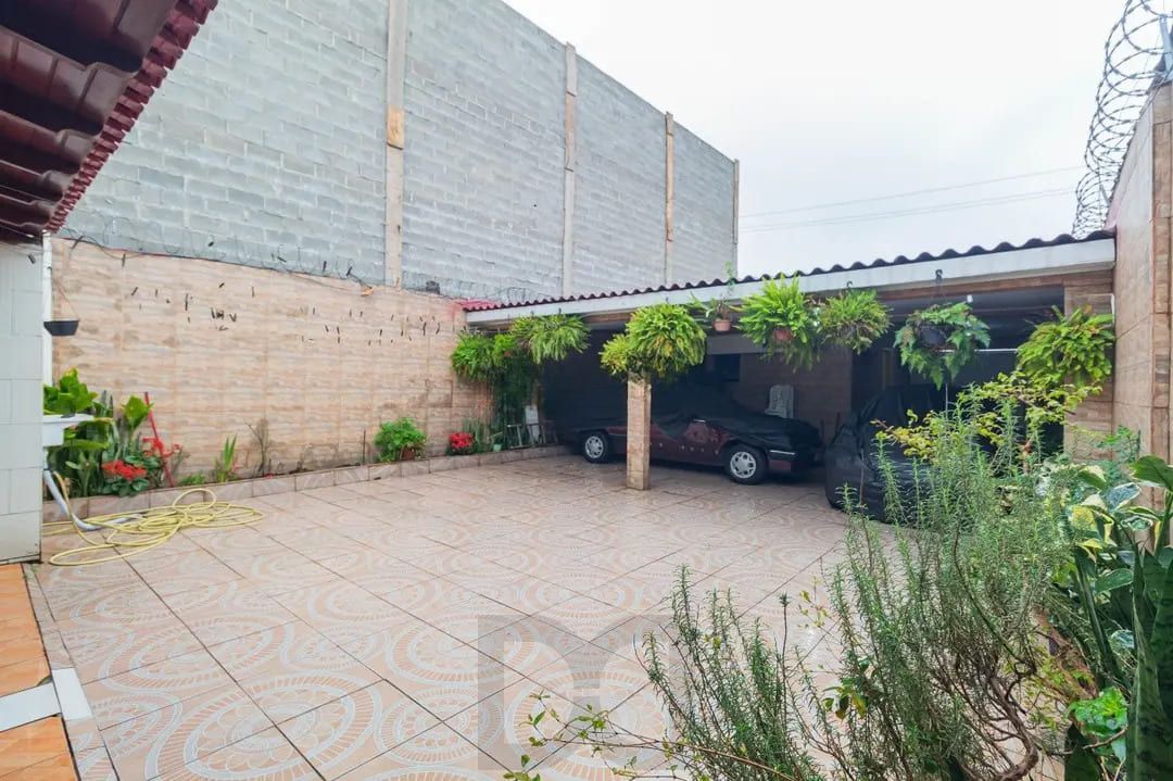 Casa com 2 dormitórios no bairro Sarandi, Porto Alegre — foto 1