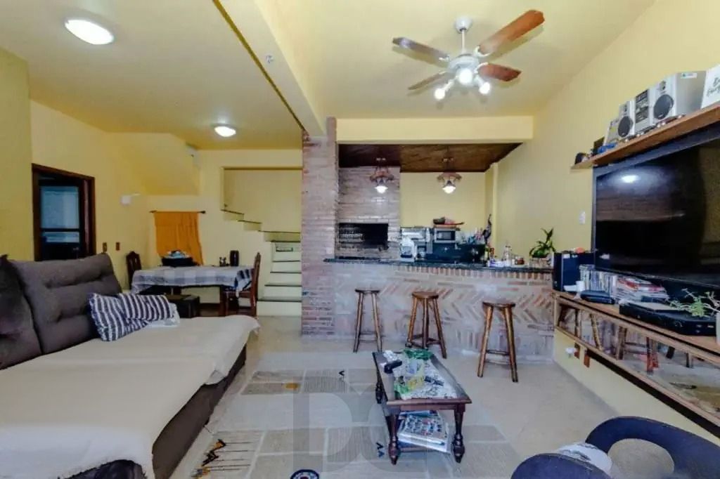 Casa à venda com 3 dormitórios, 1 suíte e espaço gourmet em terreno alto — foto 2