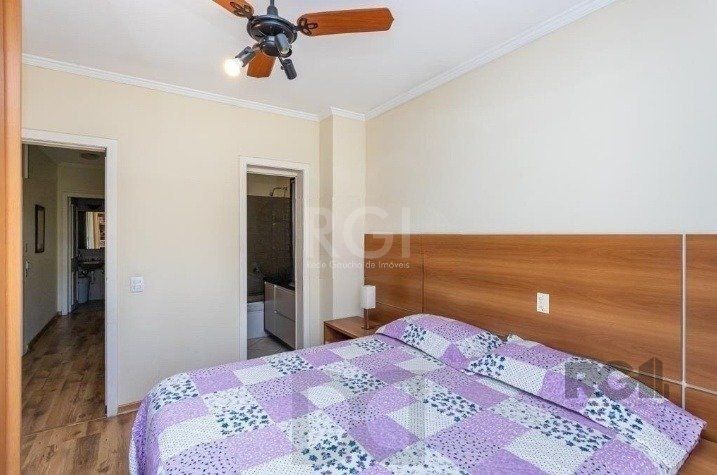 Casa com 03 dormitórios, 01 suíte, pátio, terraço com churrasqueira e vaga de garagem para 03 carros no bairro Ipanema — foto 19