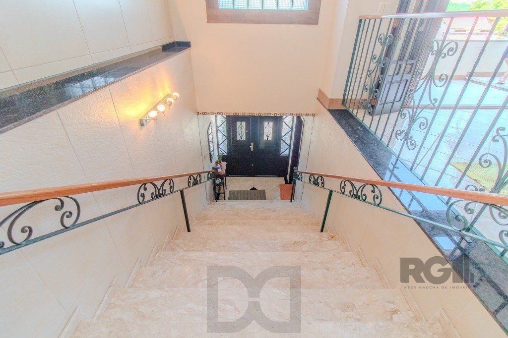 Linda casa de 04 dormitórios com vista livre no Bairro Teresópolis — foto 6