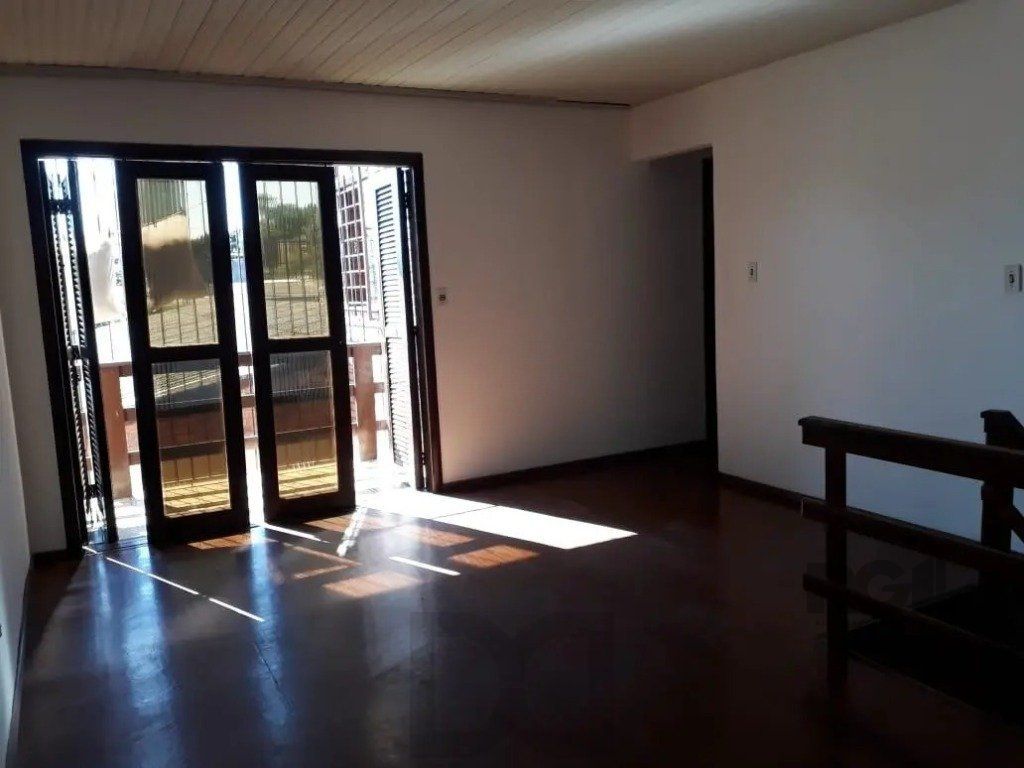 Casa com 5 dormitórios no bairro Passo das Pedras - Porto Alegre — foto 9