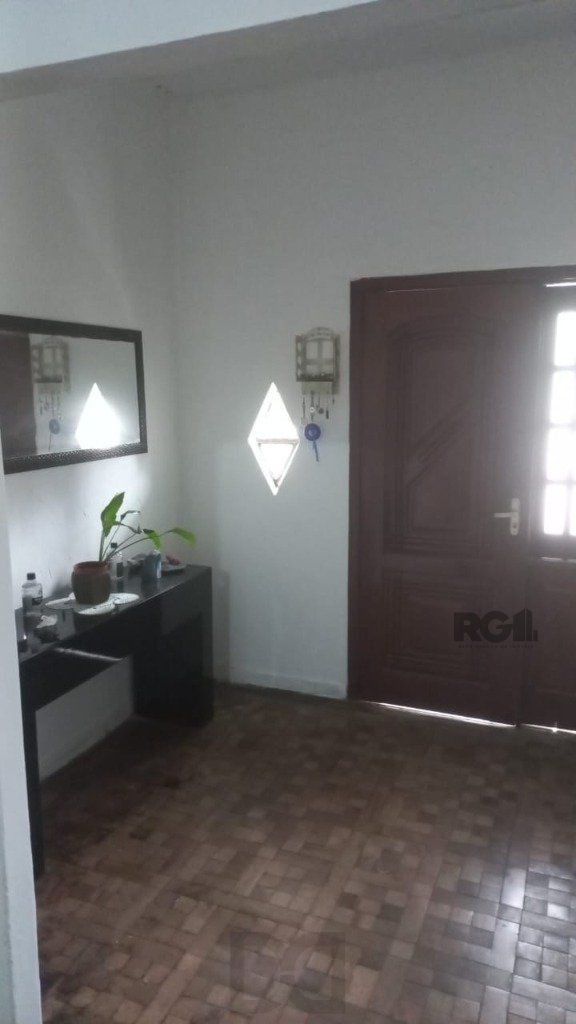 Ampla casa de 180m² com 2 dormitórios e churrasqueira. — foto 3