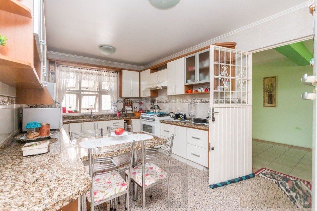 Casa para Venda - 258m², 3 dormitórios, sendo 1 suites, 4 vagas - Teresópolis — foto 26