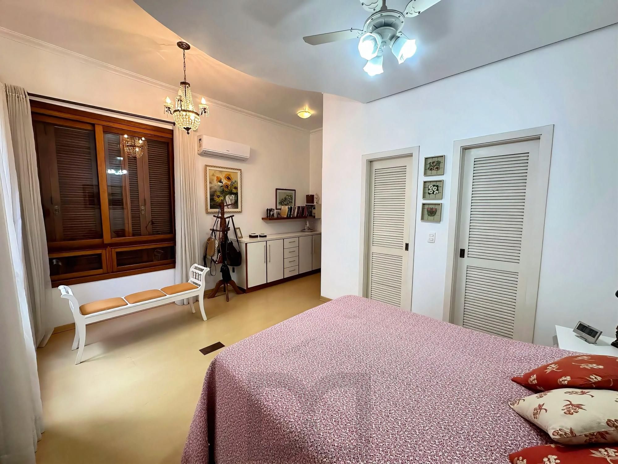 Casa com 4 dormitórios e 309m² à venda em Floresta, Porto Alegre. — foto 15