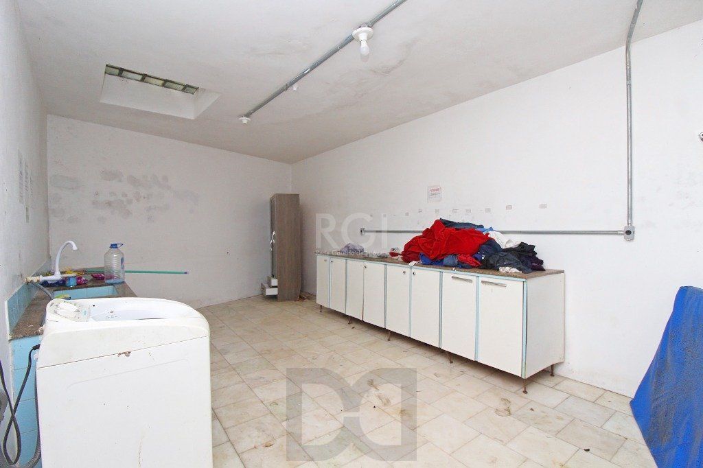 Casa para Venda - 840m², 7 dormitórios, sendo 3 suites, 8 vagas - Medianeira — foto 16