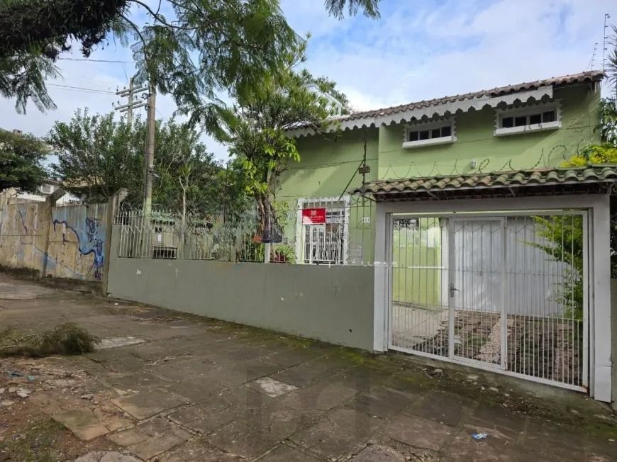 Sobrado com Piscina, Garagem para 3 Carros e Espaço para Salão de Festas à Venda e para Locação em Teresópolis — foto 1