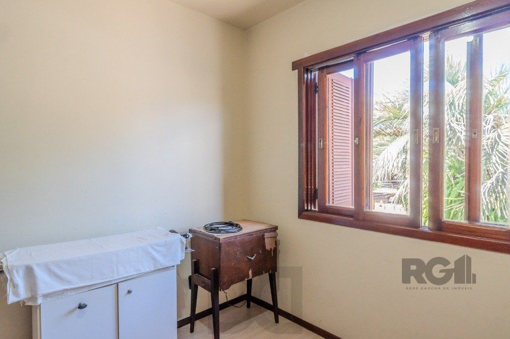Casa com 4 dormitórios no bairro Gloria — foto 12