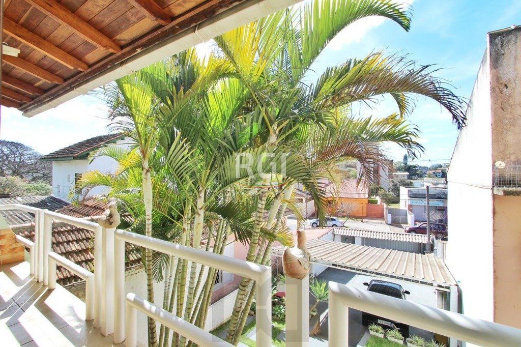 Casa para Venda - 260m², 5 dormitórios, sendo 2 suites, 4 vagas - Teresópolis — foto 2