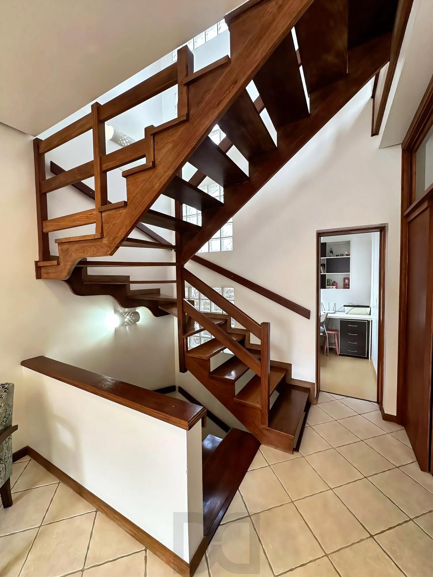 Casa com 4 dormitórios e 309m² à venda em Floresta, Porto Alegre. — foto 26