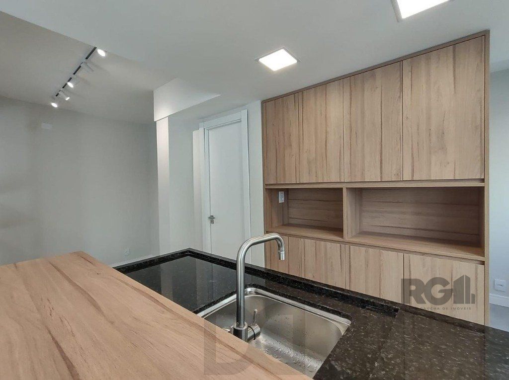 Apartamento semi mobiliado, 67m², 2 dormitórios, 1 vaga no bairro Petrópolis — foto 10