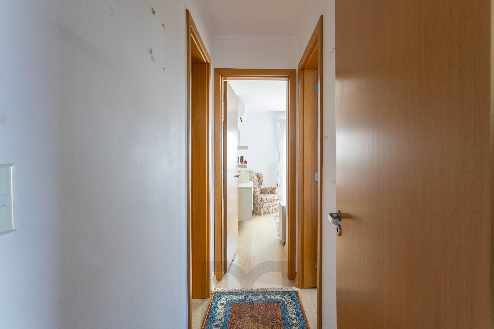 Apartamento à Venda com 2 Dormitórios (1 Suíte) e 2 Vagas Cobertas - Vila Ipiranga, Porto Alegre/RS — foto 14