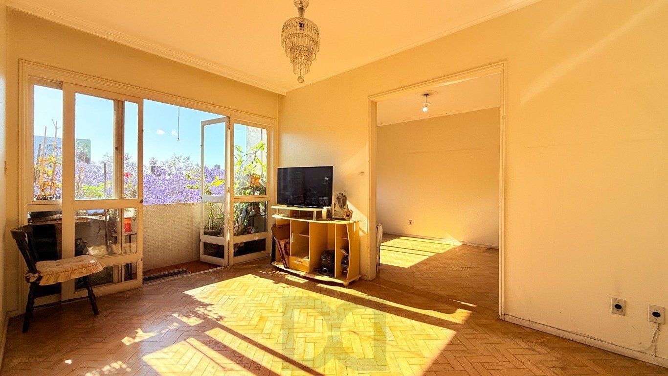 Apartamento de 3 dormitórios à venda no Bairro Petrópolis, Porto Alegre. — foto 1